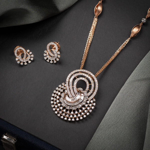 ﻿Matching Your Necklace with Earrings for a Complementary Look